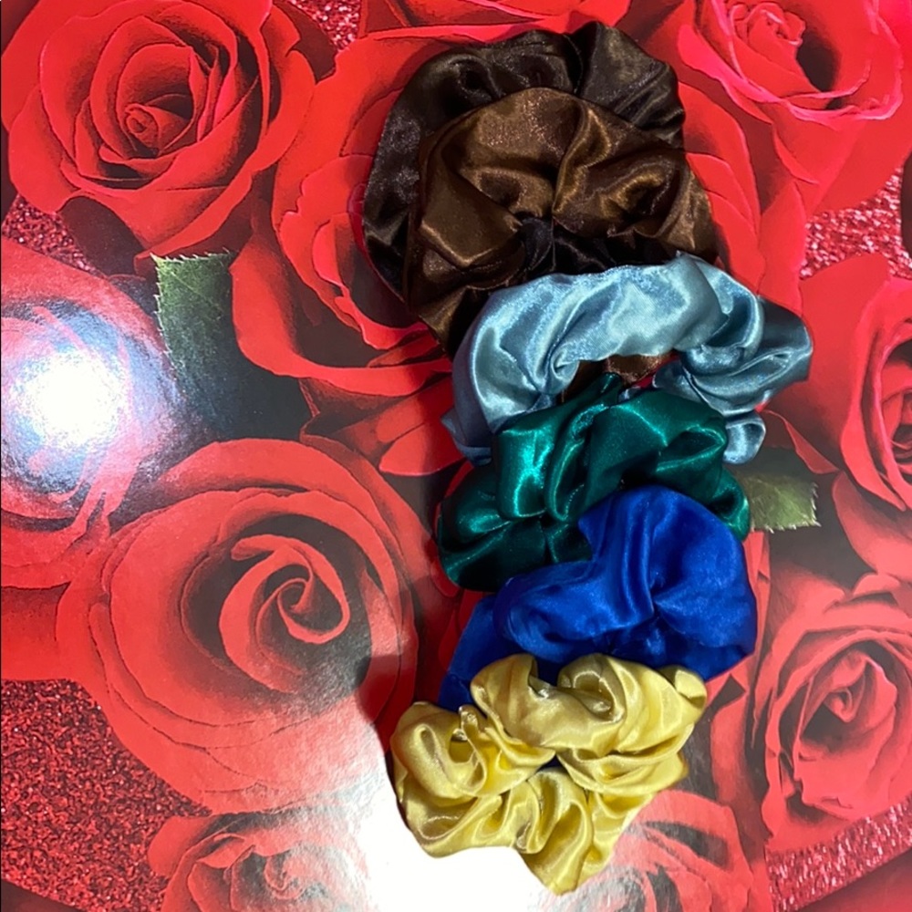 Scrunchies 💛
